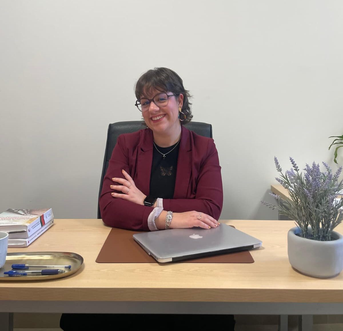 carmen escritorio frente